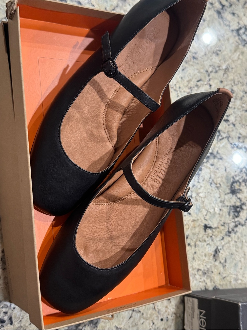 NIB Kenneth Cole gentle souls Wynona Black Mary Jane Flats with Strap SZ 7.5M